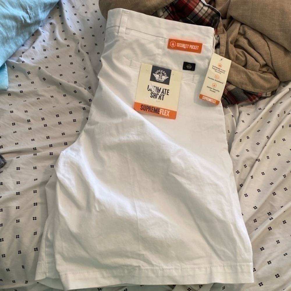 Dockers supreme flex comfort white pocket ultimate waterless  shorts 38
